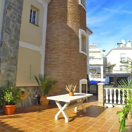 R1044 - Karina Villa Nerja