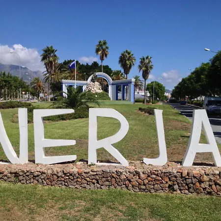 R1044 - Karina Βίλα Nerja